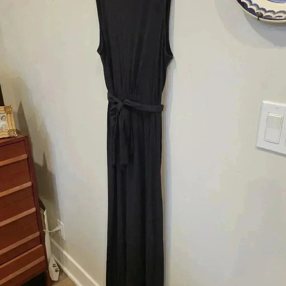 Alfani Black Maxi Dress in Medium cross over neck sleeveless chic look - Picture 4 of 6